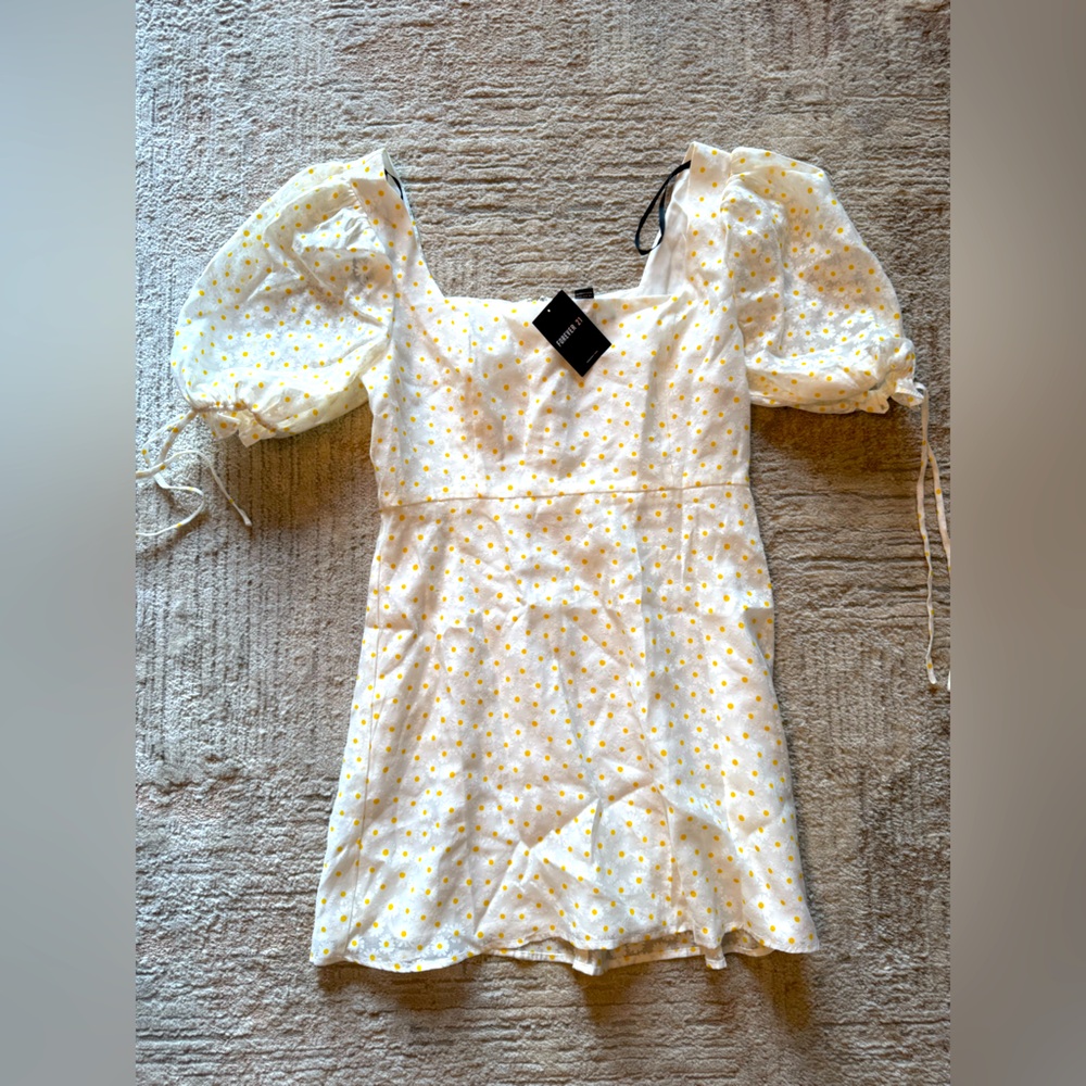 Forever 21 White and Yellow Daisy’s Dress